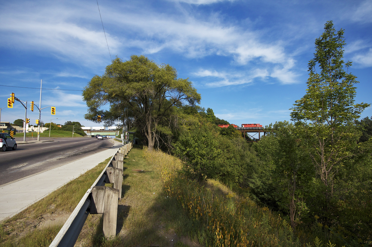 Courtesy of Belleville RTC, westbound CP 131, the Expressway, is lined with a high green all the way to Milton EWT. Here it is seen soaring over Ernest Thompson Seton Park in the eastern edge of Leaside.