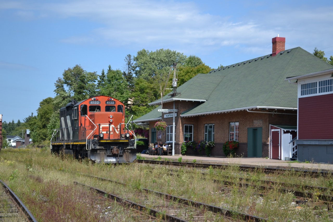 CN 4132 rest next to the CN Huntsville train station, while people are waiting for the Southbound Northlander to arrive.