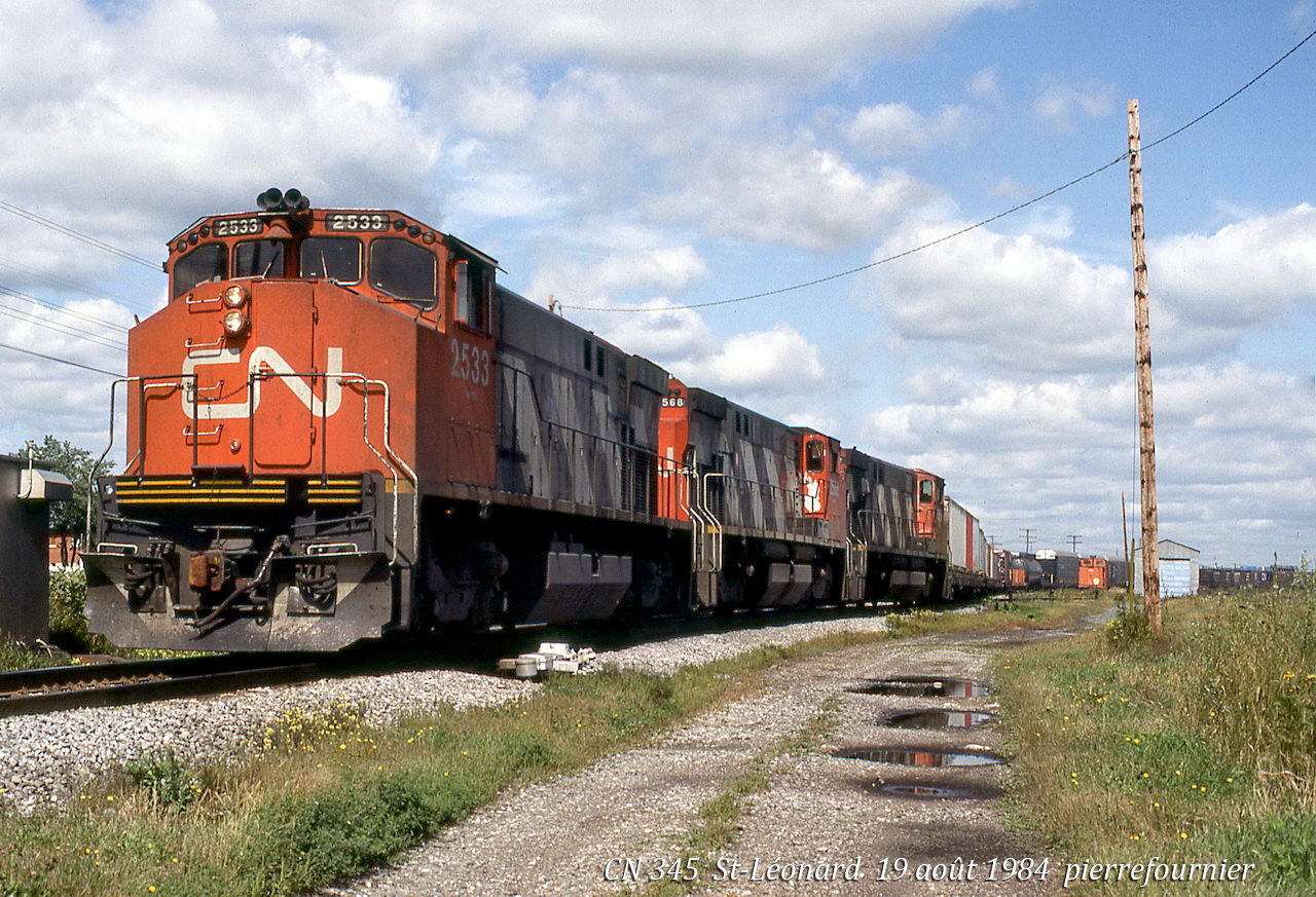 CN 345 gets back on the main after a meet and is due at Turcot yard in Mtl at the end of the day.