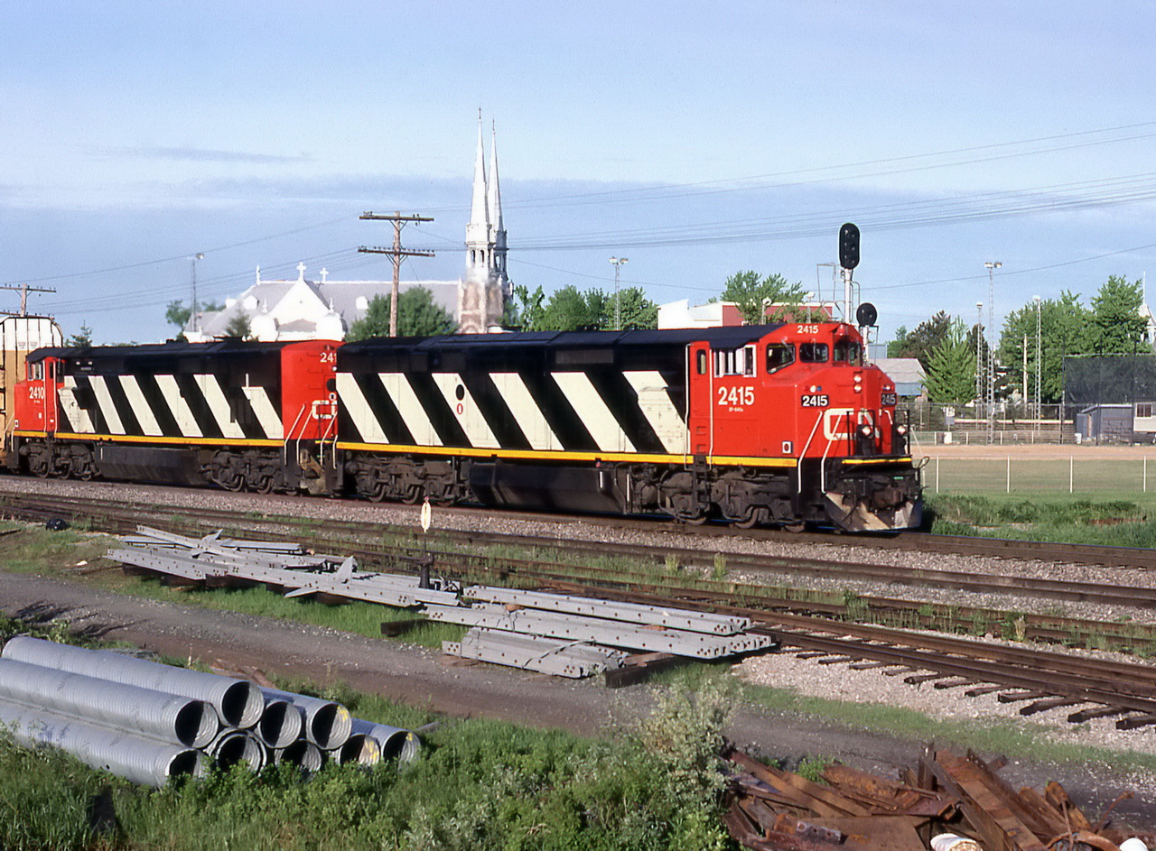 CN 308 with 2 new GEs on this train that we were used to see 3-4 Sds or MLWs.