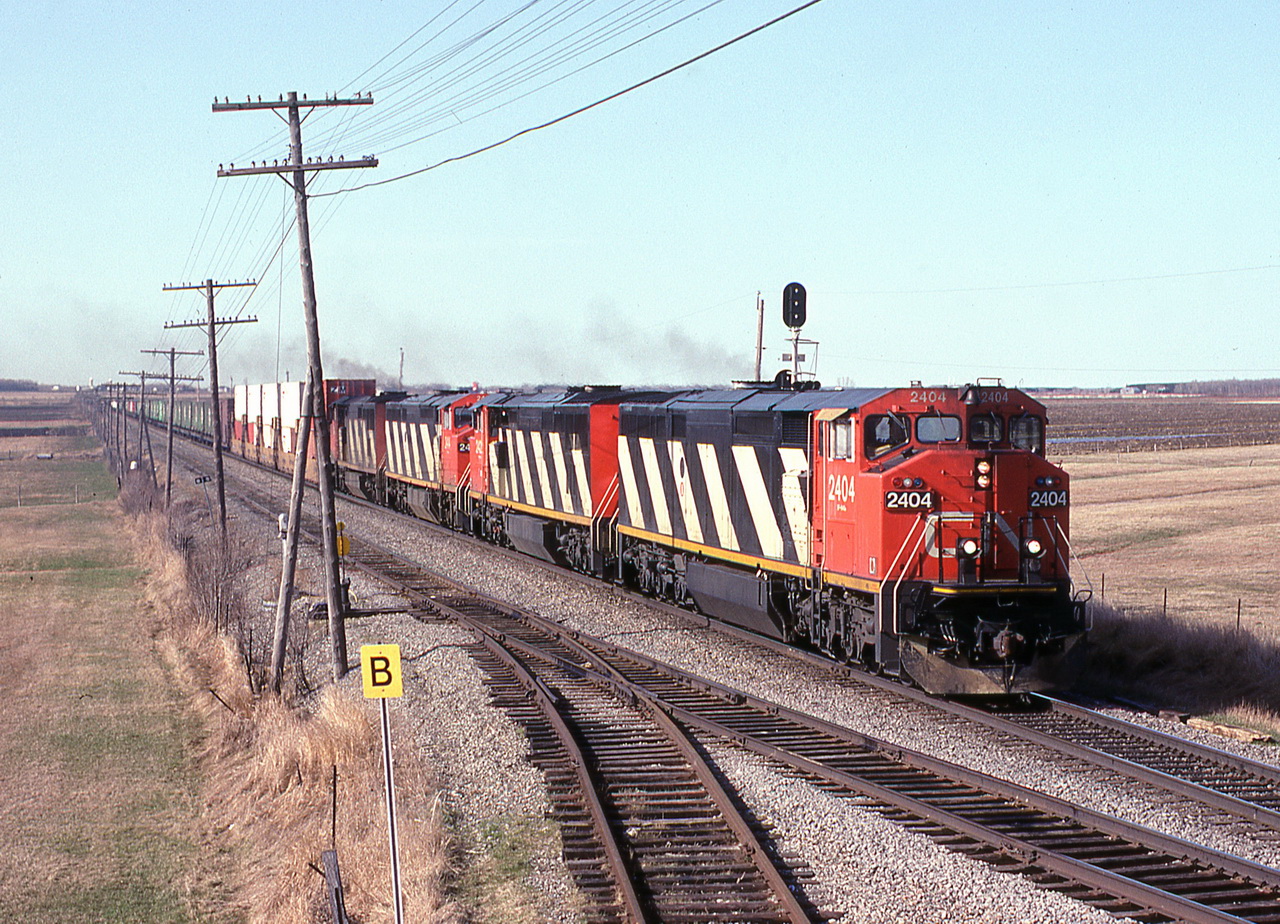 CN 207 is getting near rd 259 crossing at a good clip with at least 3 two year-old GEs,a lot of power.