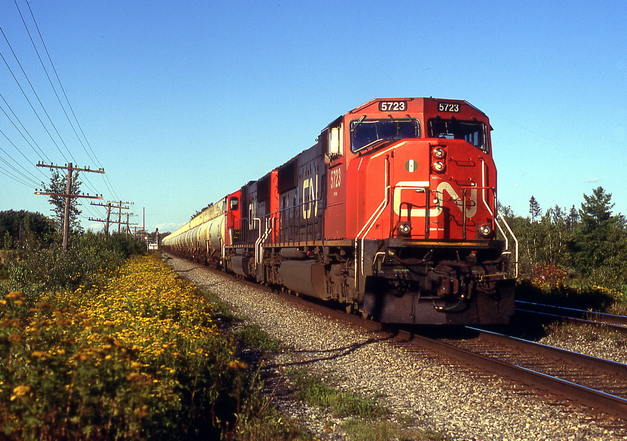 CN,s gas train 783 on its way to Mtl to feed all those cars caught in traffic jam.