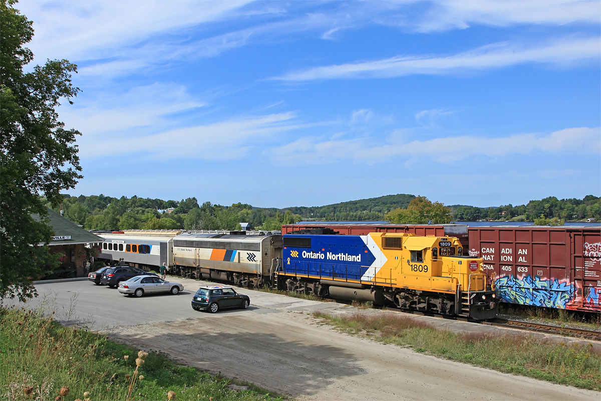 1809 on 697 continues to serve the Muskoka region for a short while longer at least, carrying on a tradition from back near the turn of the last century. Back in the old days people wanting to visit the Upper Muskoka Lakes could ride the train from Toronto and get off here at Huntsville Station to board the steamship "Algonquin" at a wharf on Hunter's Bay just across the tracks. The steamship woul