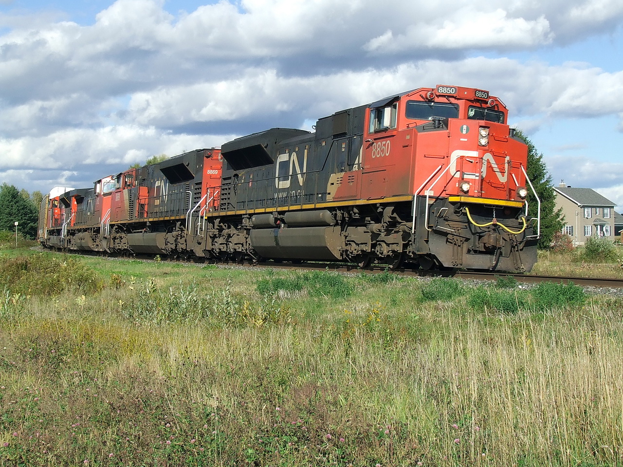CN 309 is a mix today and will become 373 at Taschereau yard,the 2 last trailing units are 2612 8956.