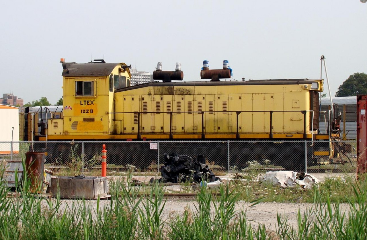 The former switcher for General Chemical sits in CP's Windsor yard waiting for delivery to it's new owner, Larrys Truck & Electric in Mcdonald Ohio.