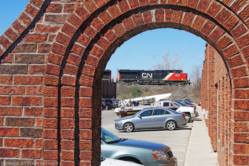 CN376 rolls along the fill in Doncaster Industrial Sector.