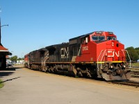 332 passing Brantford with CN 2152 - BCOL 4650 - BCOL 4641 - IC 2456