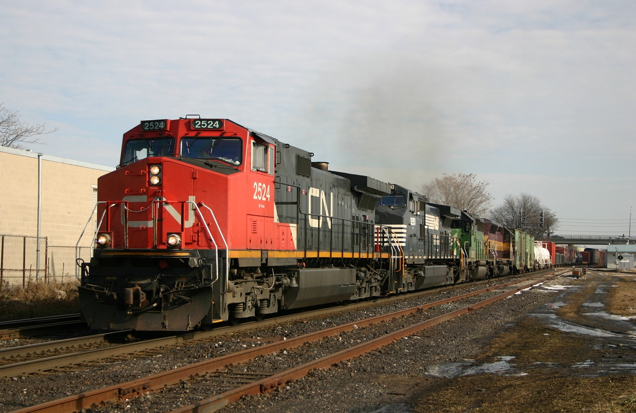 CN 399 notches out of London with CN 2524, NS 9290, BNSF 8012 and WC 6497 providing the power