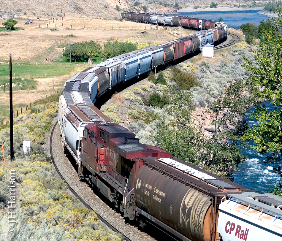 CP - RCU 9504 on CPXW 9671, w/ what looks like some previous fire damage. MP 69 Martel