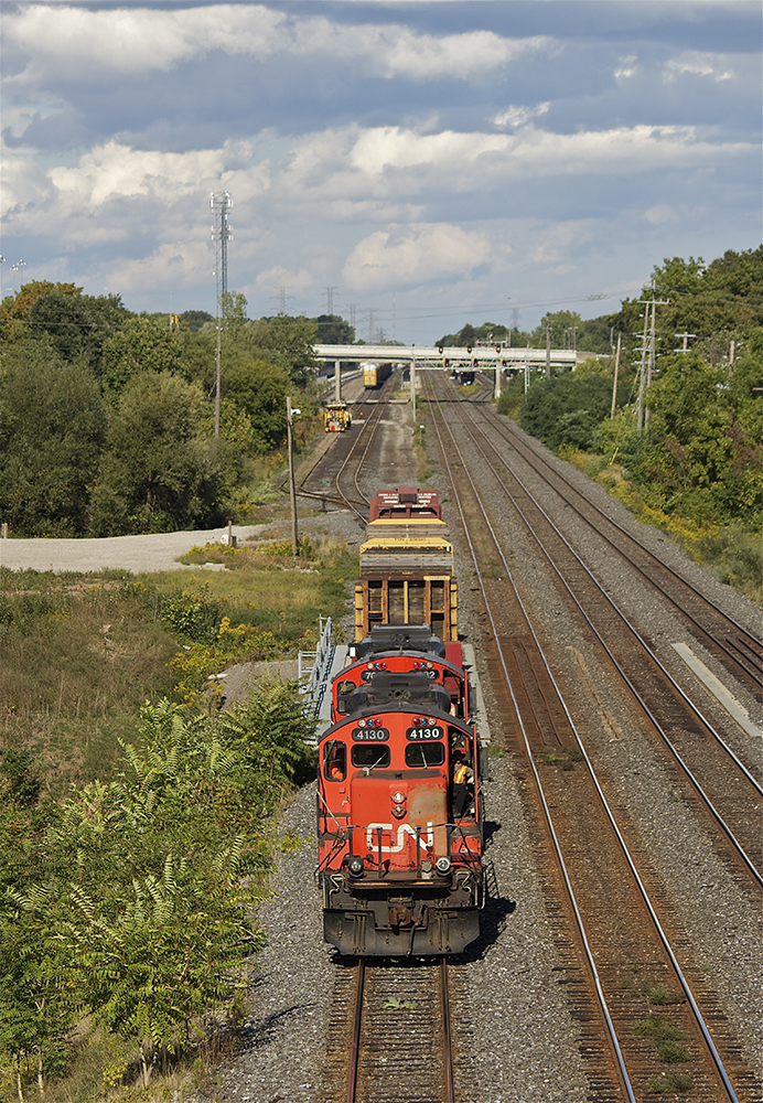CN 555 departs Aldershot Yard on its way to Hamilton with two geeps at the head end.