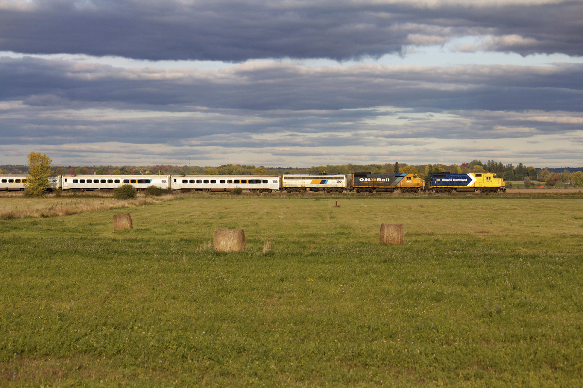 After 35 years of service, another era hath come to an end. Started in 1977, and ended in 2012. This is the last revenue Northlander train and has passed Brechin south for the last time. Due to the divestment of the ONTC, the Ontario Northland's assets are slowly being chipped away to 'fix' the deficit we face in Ontario. Now this is certainly not the most efficient way to deal with it, considering all the other things Queens Park pisses away money on, but at any rate...in this scene P69831 28 races south hornin' for the double crossings at the south end of Brechin.