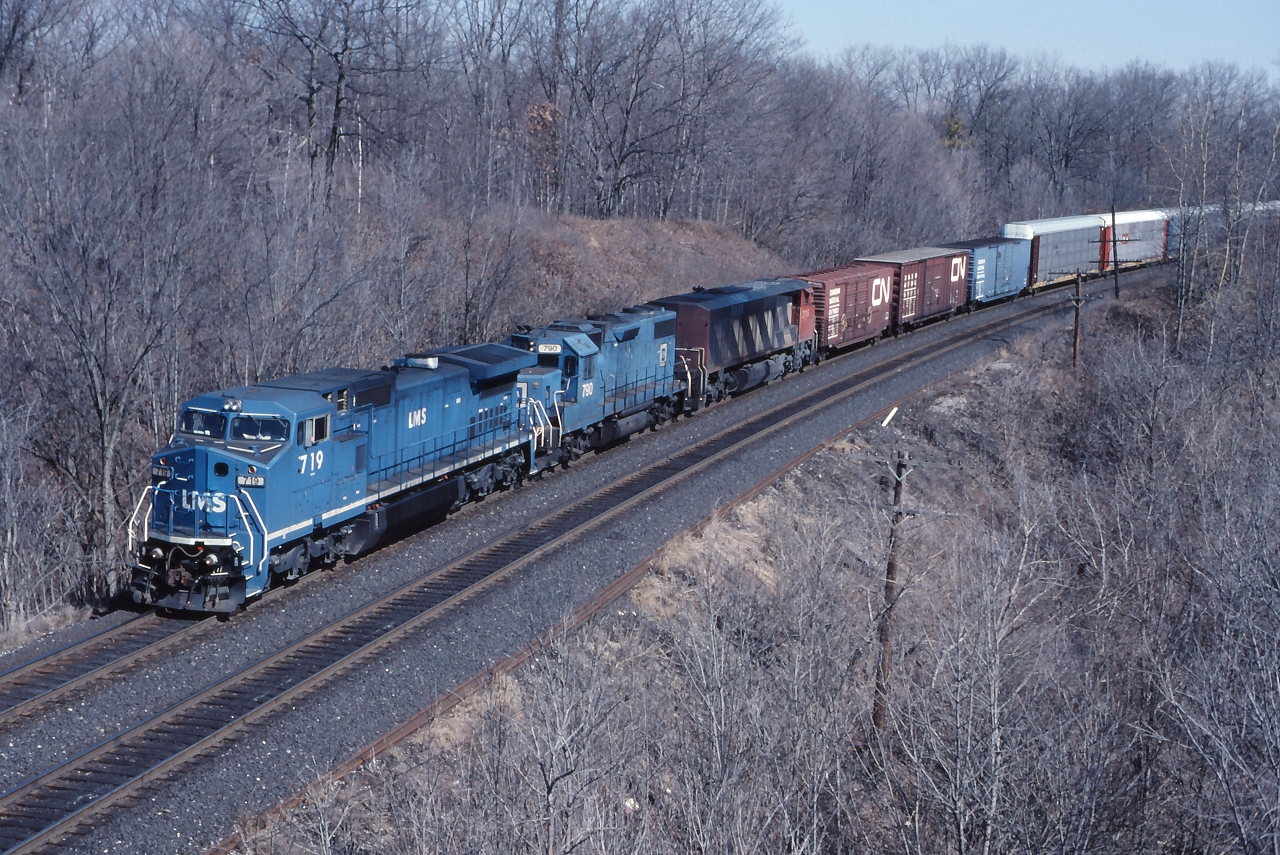 CN 331 rolls into Bayview, with LMS leaser 719 leading