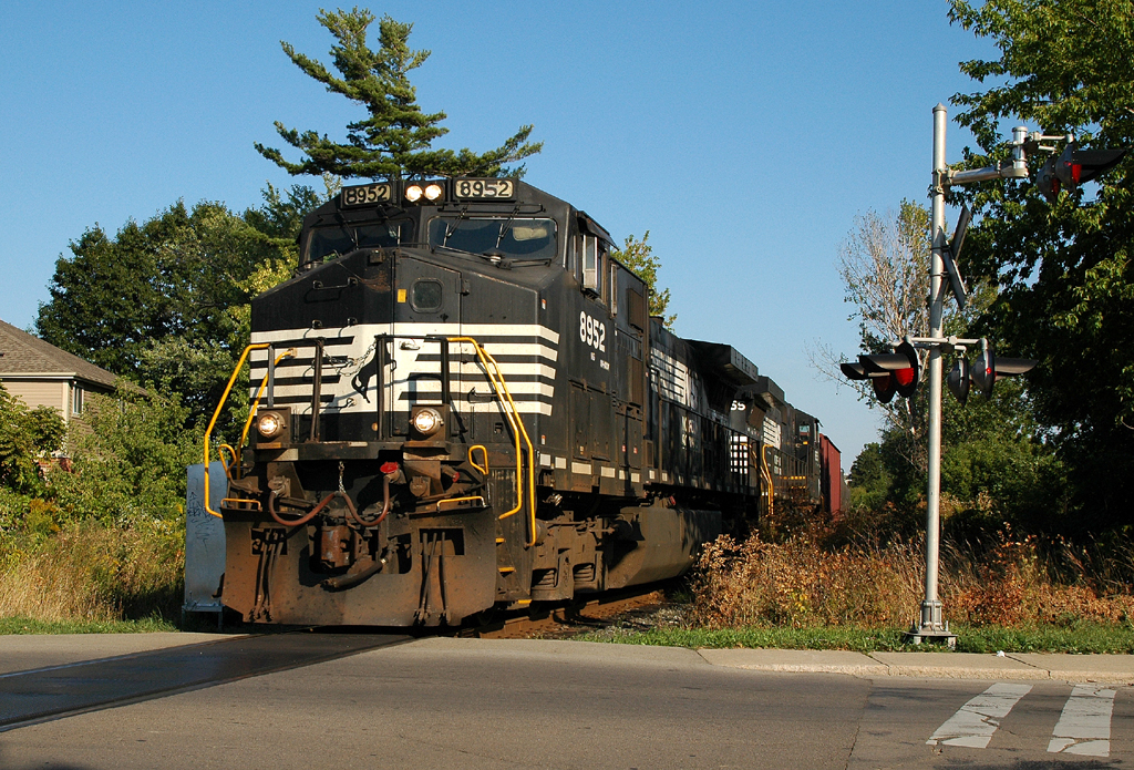 CP 615 approaching Kinnear  Yard  behind NS 8952 - NS 8955