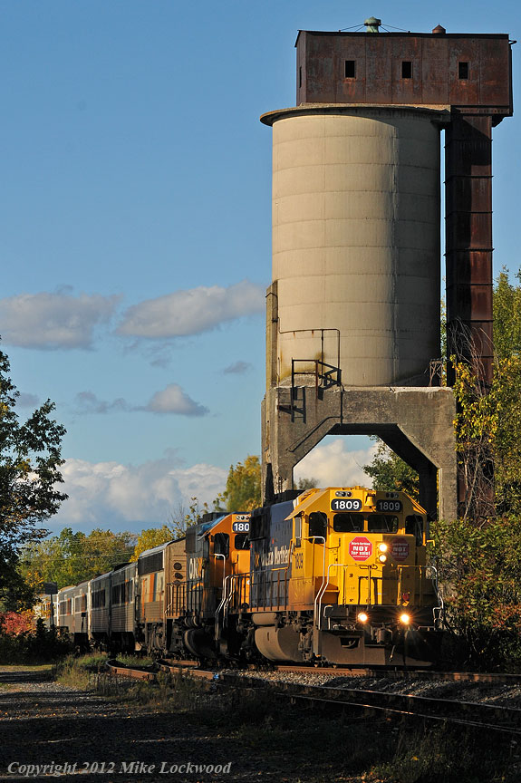 The Northlander arrives at Washago in time to avoid enough of the lengthening shadows to make the classic coaling tower shot possible. 1703hrs.