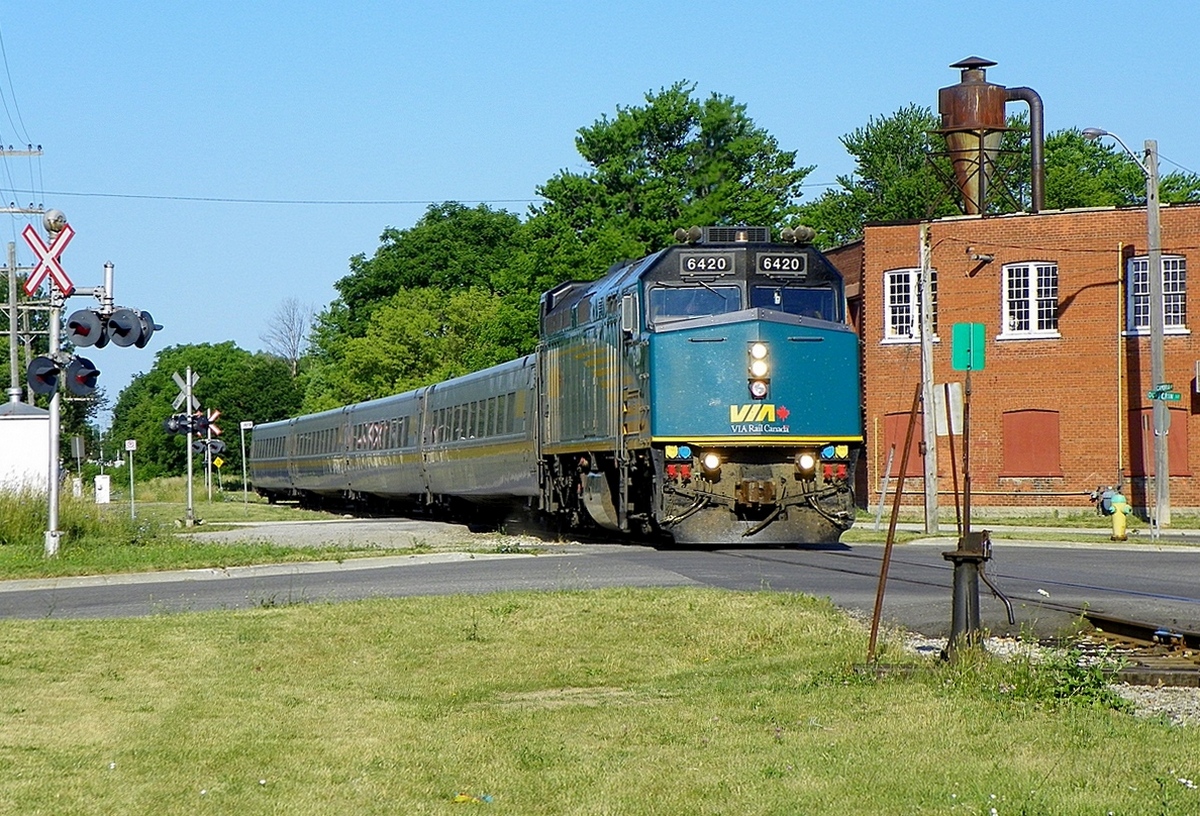 VIA (F40PH-3)6420 arriving eb Stratford ON 8.32am Sunday, July 1st 2012 - f4.5 x 105mm