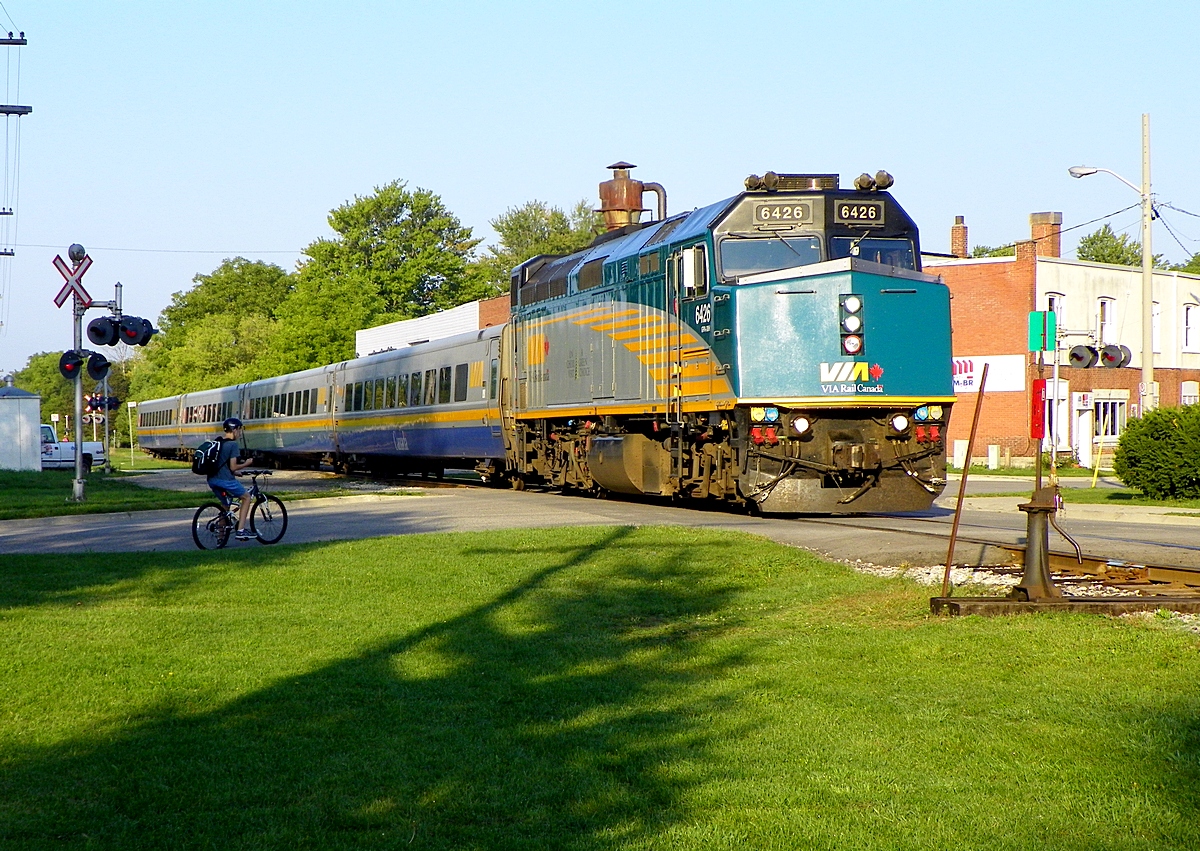 Thursday morning sidewalk - VIA (F40PH-3)6426 arr Stratford ON 8.30am Thursday Sept 6th 2012 - f4.0 x 64mm