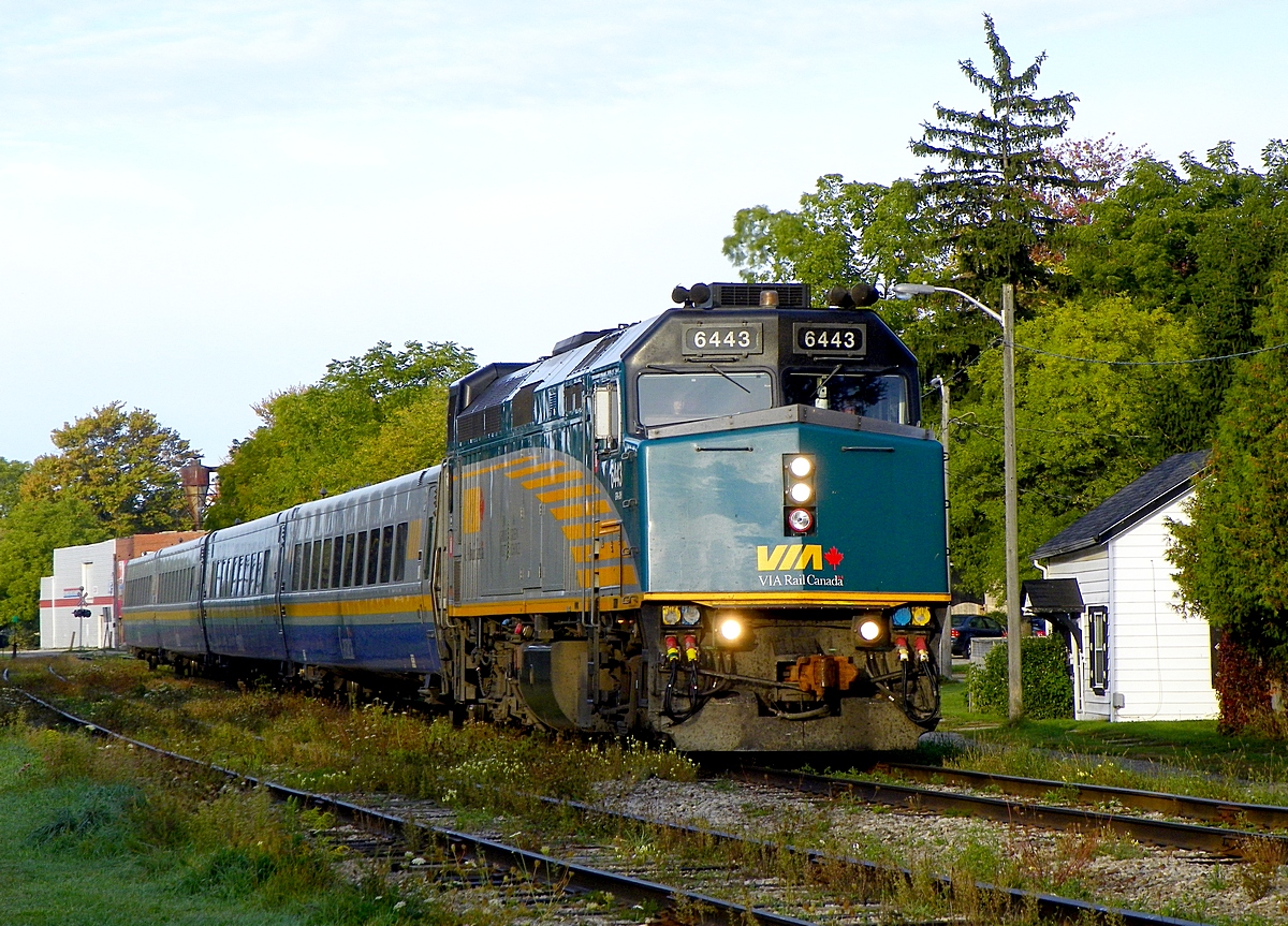 Saturday morning sidewalk - VIA (F40PH-3)6443 arriving Stratford ON 8.30am Sat Sept 29th 2012 - f4.5 x 137mm.