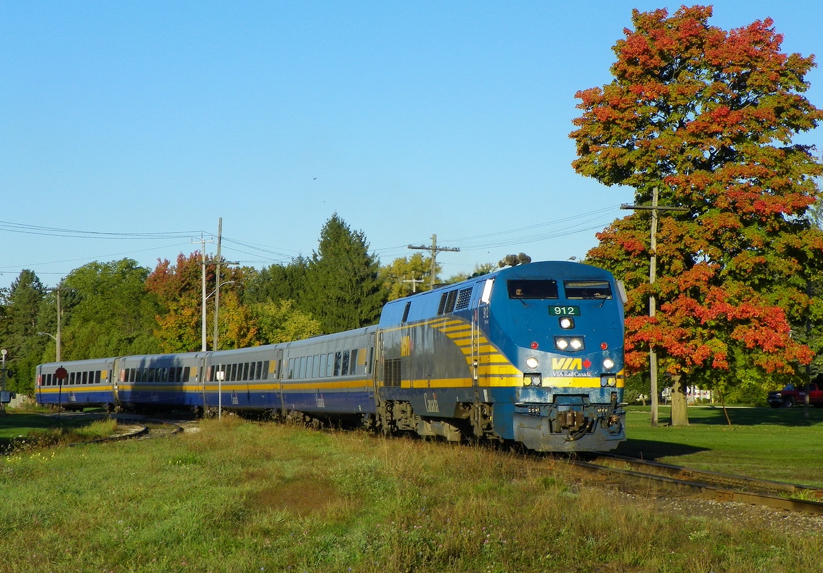 VIA (P42DC)912 arriving Stratford ON 8.30am Friday Sept 28th 2012.