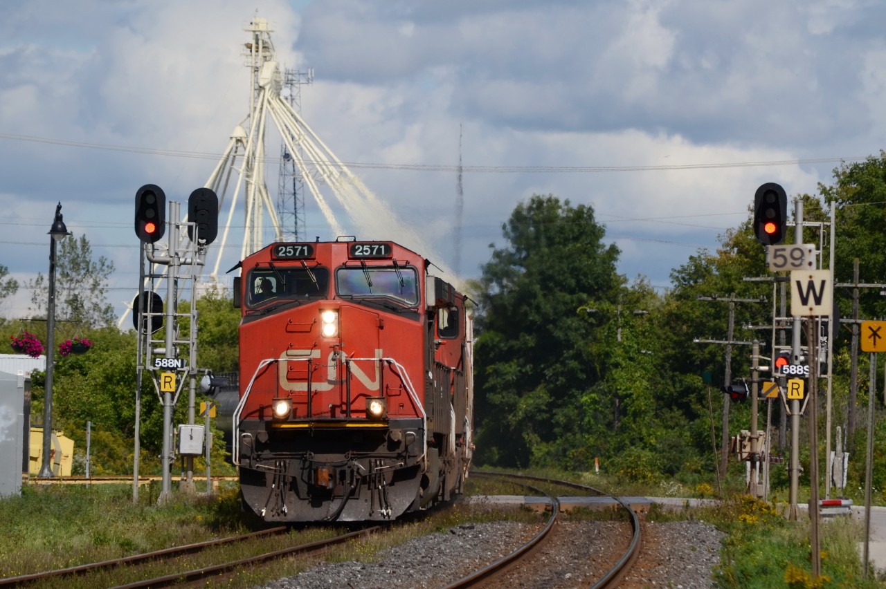CN train #331, with 2571, roars through Ingersoll.