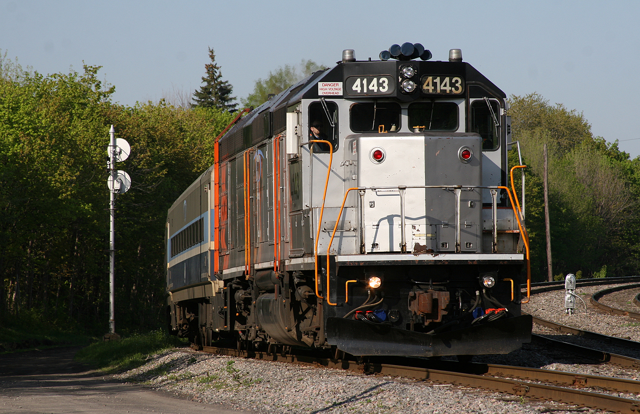 AMT 4143 a GP40FH-2 of NJT heritage enters the Westmount Subdivision at Montreal West