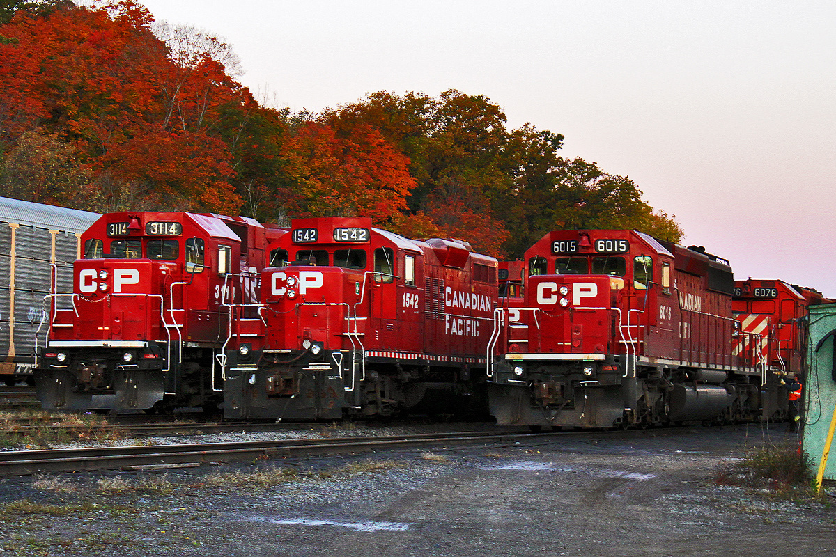 CP 541, TH21 and 426 are lined up at the Kinnear Yard office at sunrise. All three varieties of EMD units sport the newest CP corporate paint scheme.