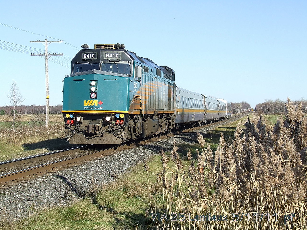 VIA 25 slows down to about 70 mph as it approaches the curve between the 2 only crossings.