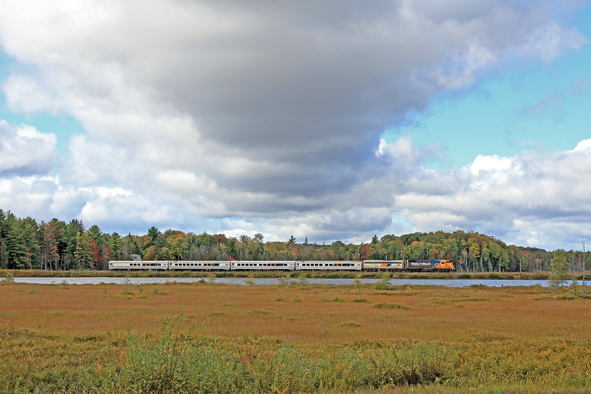 ONR 697 led by 1800 approaching Martins 5 days prior to the discontinuance of Northlander scheduled train service.