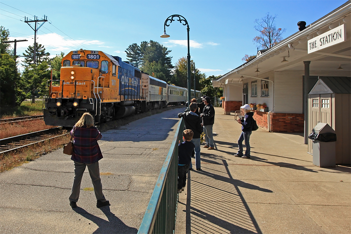 Black Friday, the last day of scheduled Northl;ander service, we decided to ride the train that had been so important and integral to our lives, from Gravenhurst to Huntsville and back instead of chase it. Of course this meant limiting our photo locations to the two stations, both of which were not conducive to light-on-the-nose photography for the northbound run. I had to settle for slightly backlit shots to document this sad day in Canadian railroading history.