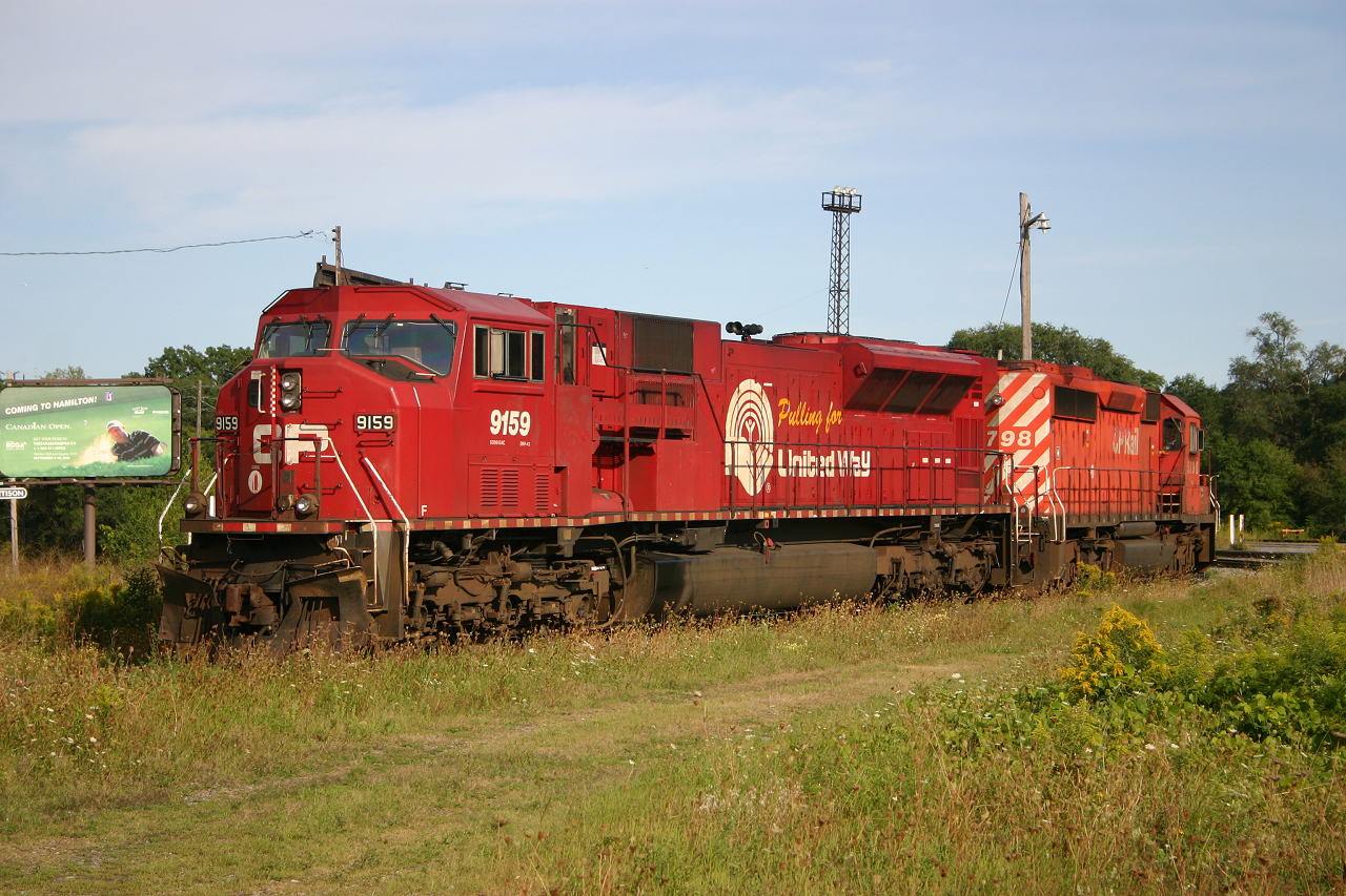 CP 9159 in the United Way scheme and 5798 idle over the weekend at Aberdeen Yard, waiting to take 231 up to Sudbury.