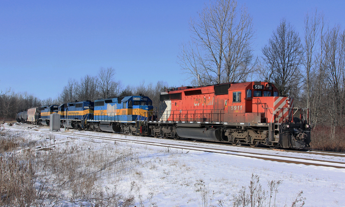 CP 5911, one of the last two large multi-mark scheme locomotives, leads 626 into Welland yard.