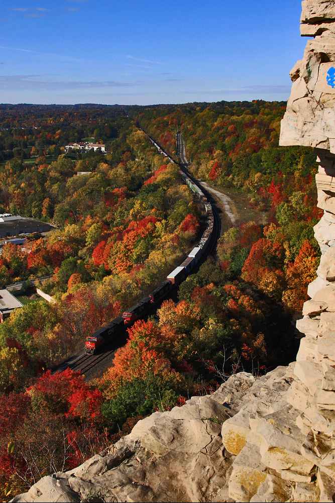 CN 2566 brings train 332 down the Niagara Escarpment at Mile 3 of the Dundas Subdivision around some spectacular fall colours.