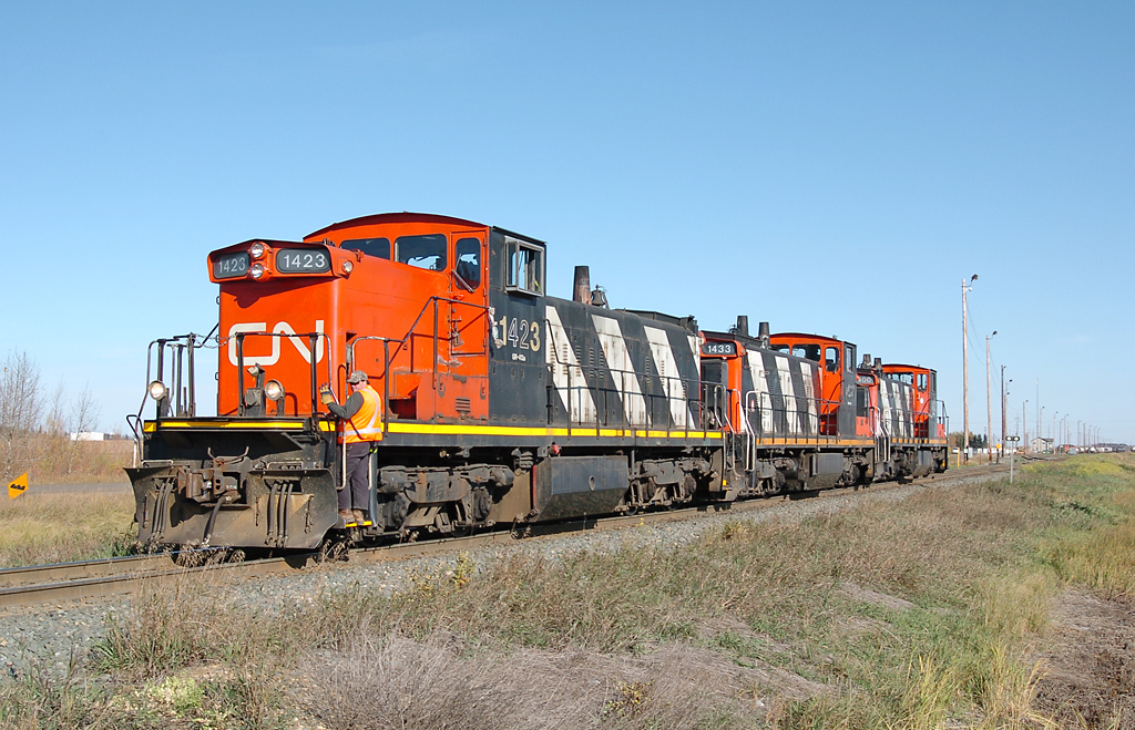 As is still common, a set of three GMD1u units works CN Scotford Yard on the Vegreville Sub.