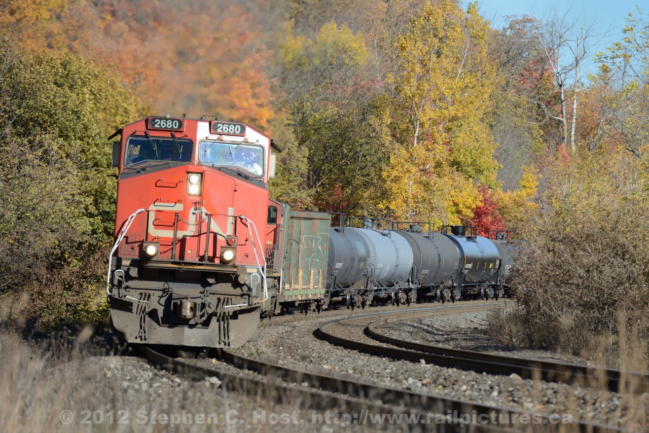 CN train 435 is rounding the curve at the site of the old Dundas station (long since removed). Half way up the Hamilton Escarpment grade, it will be another 5 miles before the grade ends at Copetown.
