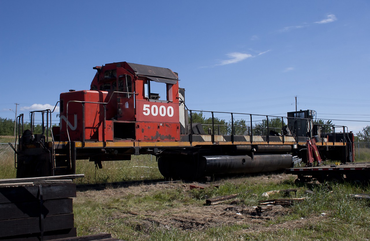 Sometimes you just can't save them all. The remains of CN's very first SD40 sit in the Athabasca Northern's yard. Local rumors had this unit headed to the Alberta Railway Museum, however she never made it....