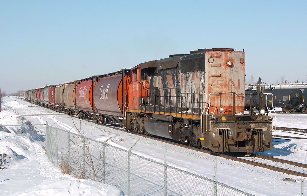 Train 591 returns from up North with a long-hood-forward SD40-2(W) on the point.