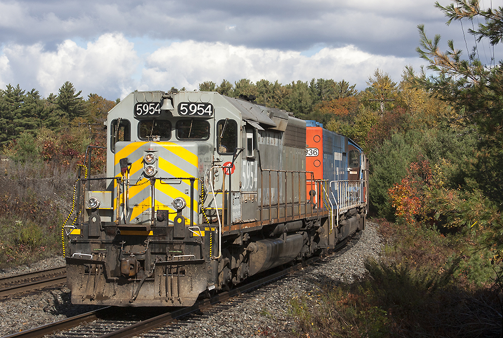 O480 sits in the siding waiting on the two north bound trains to clear on of them being CP423 and the other being CN M301 so they can continue they're trip south to Mac yard