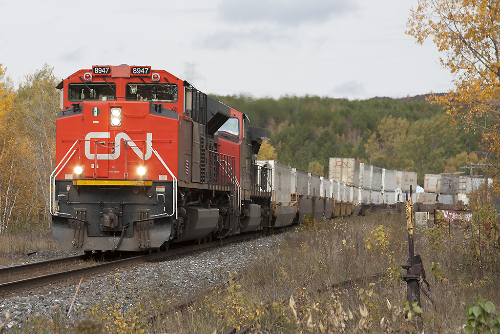 Here comes Q106 around the bend with 8947 and 2537 works it's way south down the Bala.