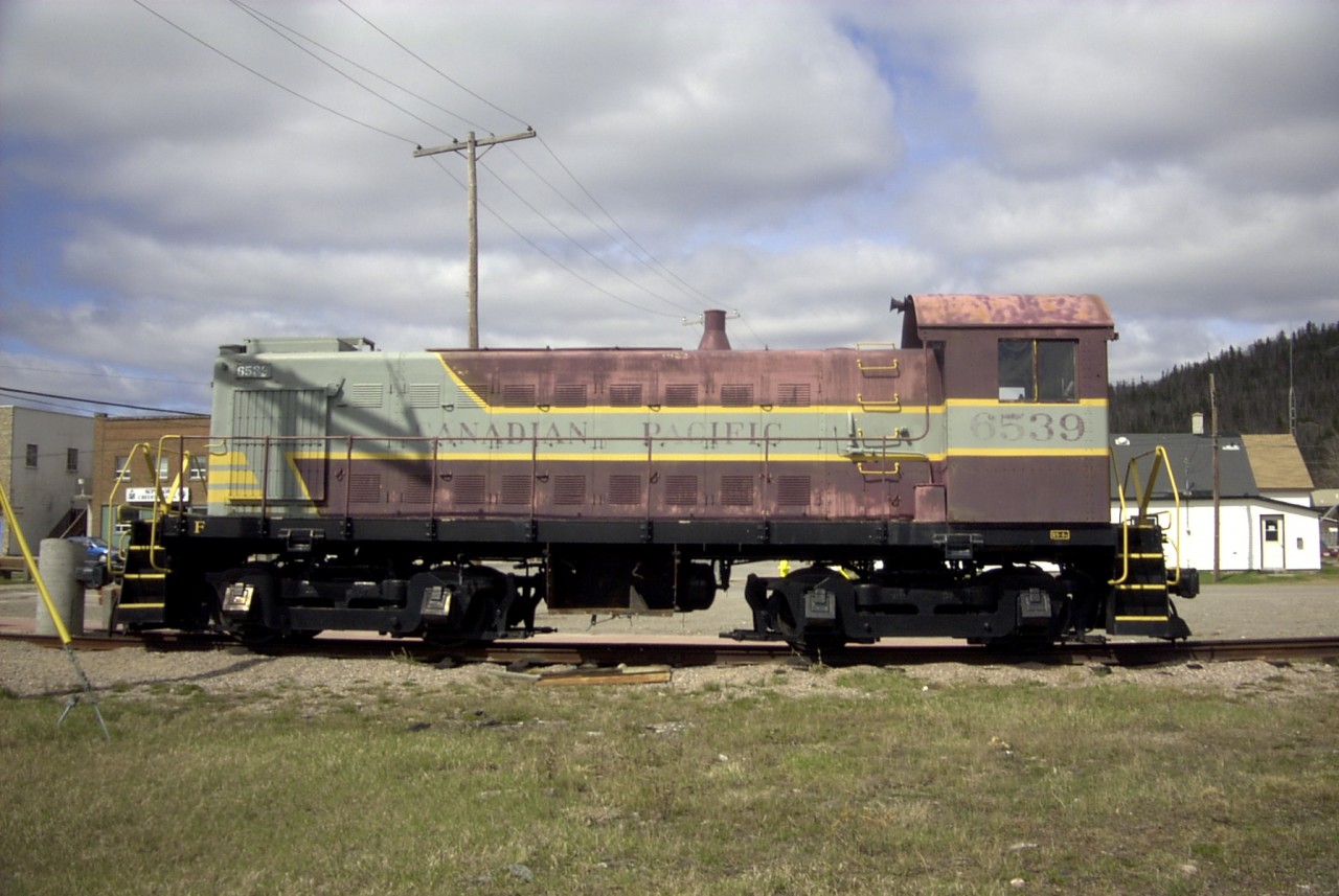 CP 6539 is weather worn from sitting out in the elements in this northern Ontario town.
