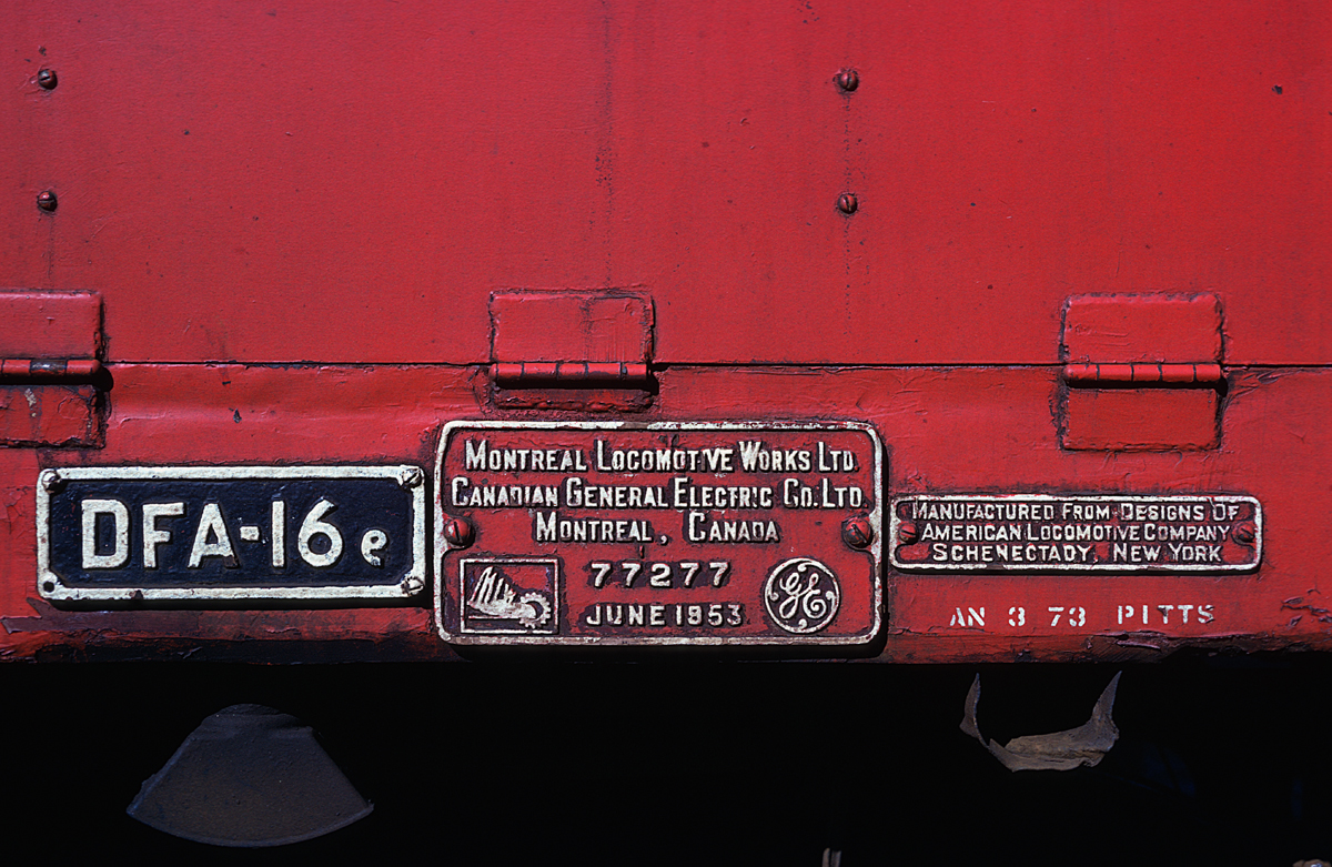 Builder's plates on the CPR 4086 unit.