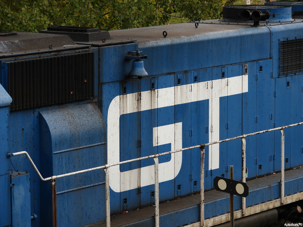 GTW 5936 is still wearing her classic GTW blue and red with pride, despite the obvious weathering 5936 actually looks pretty good after being thrust back into service following a few years in storage. GTW 5936 is the last SD40-2 to wear this paint scheme.