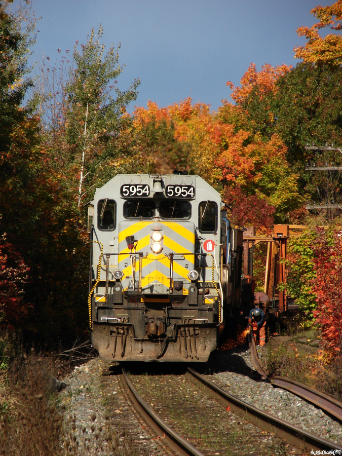 CN 908 dropping some rail in Parry Sound with 2 GTW SD40's on the head end and a GTW van on the tail end of 36 CWR cars.