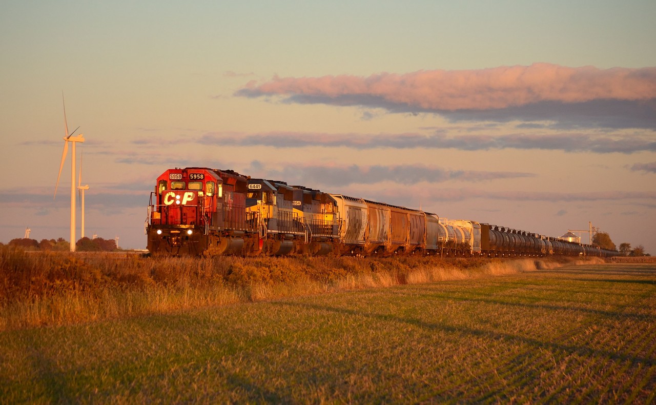 CP 643 heads into the sunset as it passes thru Haycroft mile.