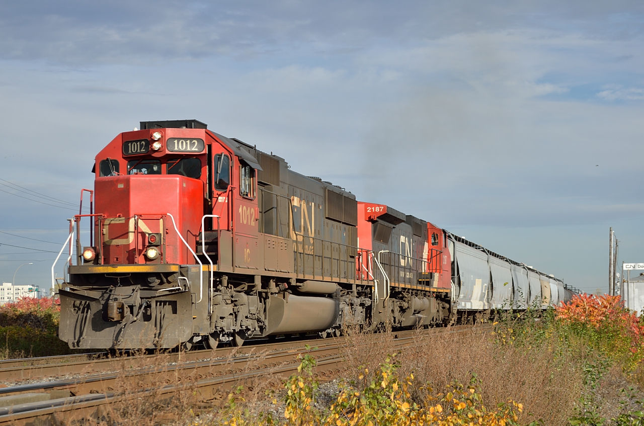 CN 377 departs Montreal with IC 1012, CN 2187 on the point and IC 1007 as midtrain DPU.  The IC units were testing new loco management software.