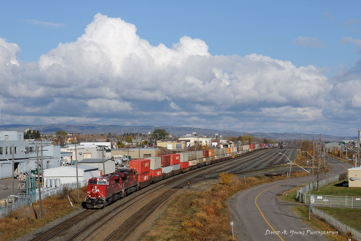 8927-8836 lead a short fast freight (113-17) into Thunder Bay, rolling past the empty yard in Current River. Thunder Bay seems to have the largest pocket of sunshine as huge clouds swarm the city in all directions.