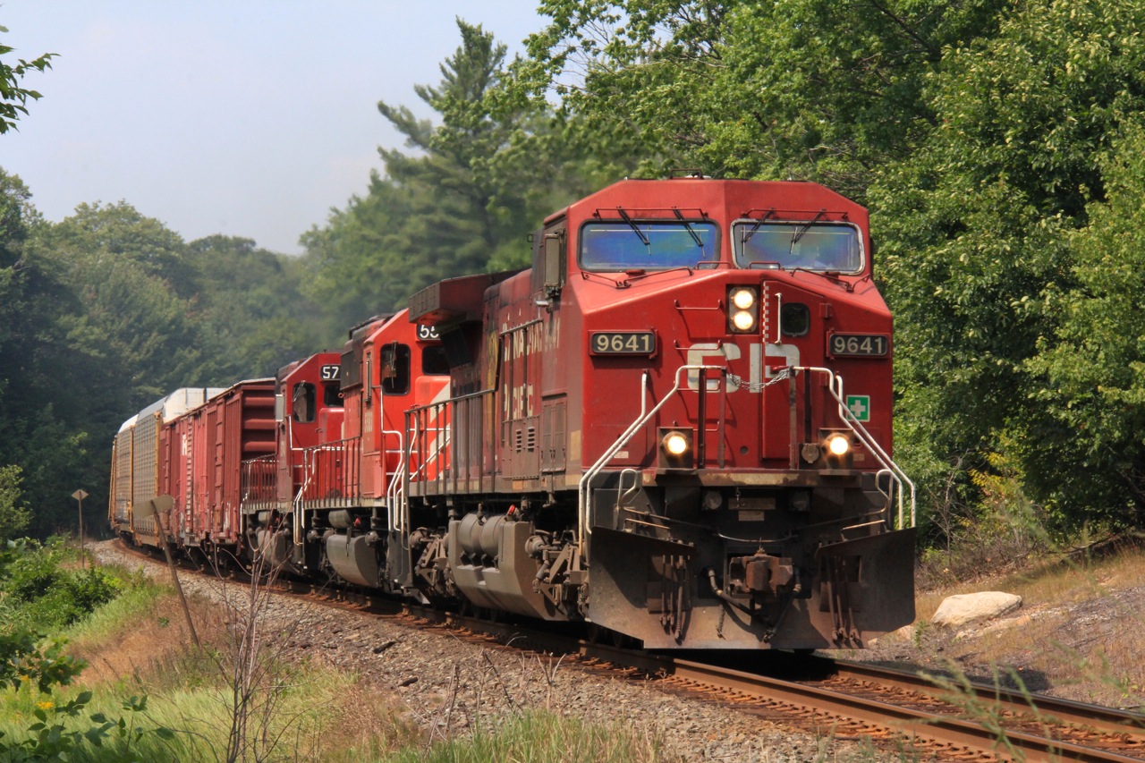 CP 9641 South with train 420-01 rolls towards MacTier for a crew change.