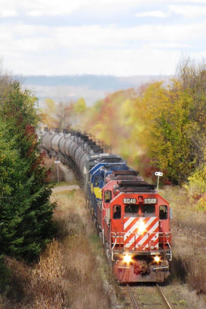 CP SD40-2 #6048 and 3 fellow DM&E SD40-2’s are seen cresting the Niagara Escapement. They will now be able to open up and get some speed across the relatively flat line to Welland. This photo is dedicated to Meghan.