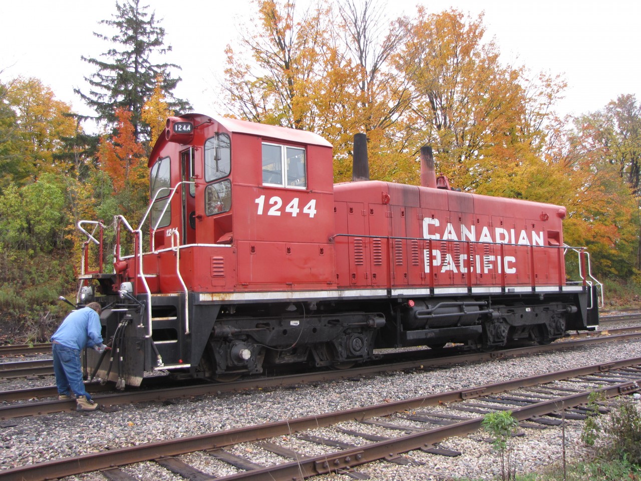 OSR President Jeff Willsie takes delivery of his newest toy, former CP SW1200RSu #1244. The CP crew who dropped it off broke the air hose. After trying to take it off then asking me to help out, he called in the big guns from the shop, a.k.a. a pipe..