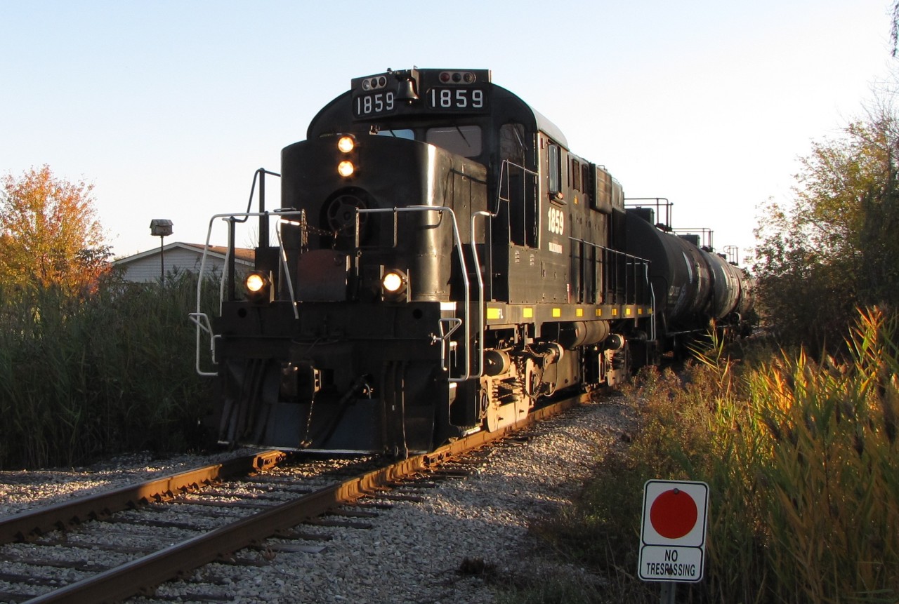 Trillium #1859 is seen running along the Harbour Spur with 3 tank car from Port Colborne.