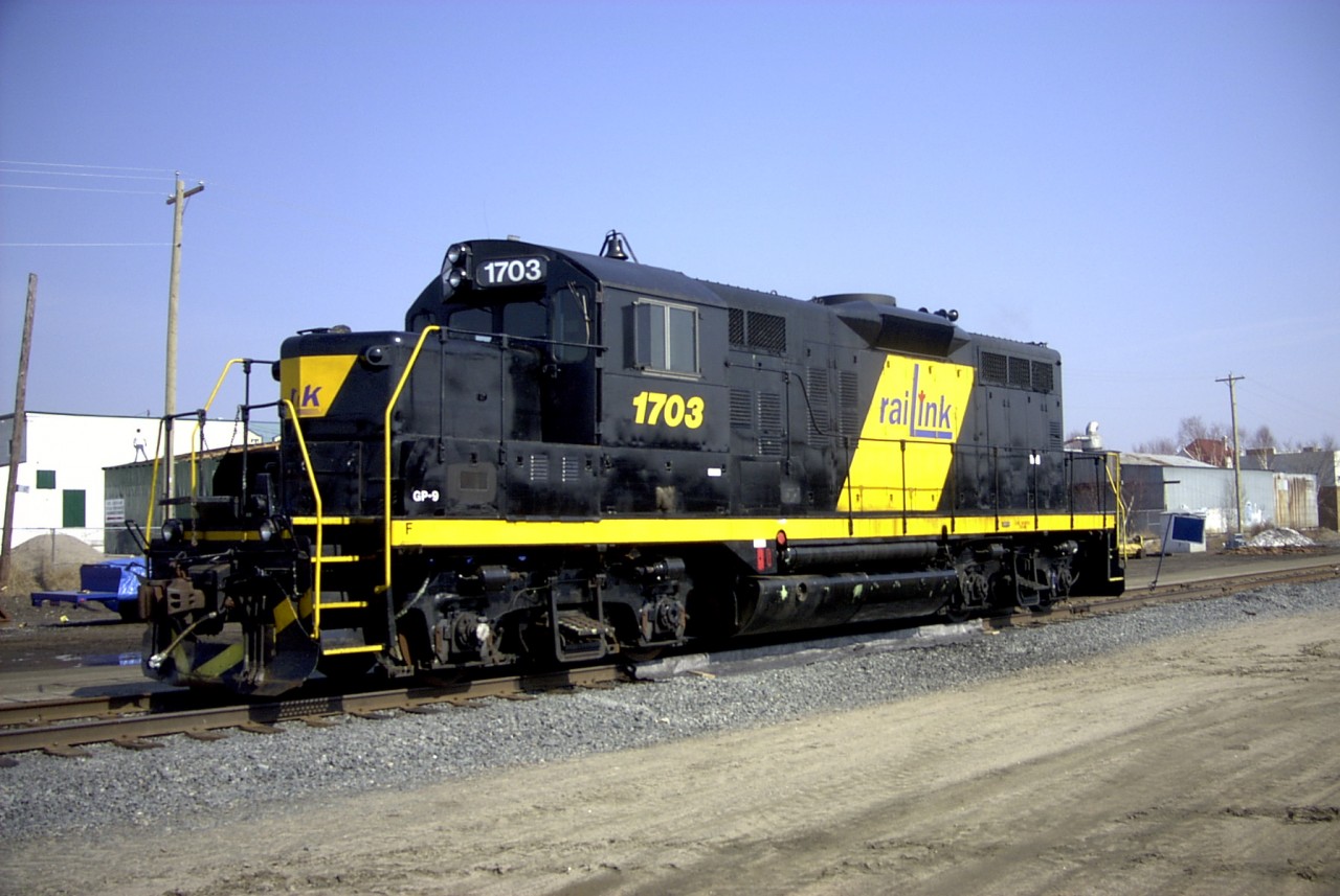 Fresh from the paint shop, Railink 1703 looks & smells good on this beautiful, sunny spring day in the Bay