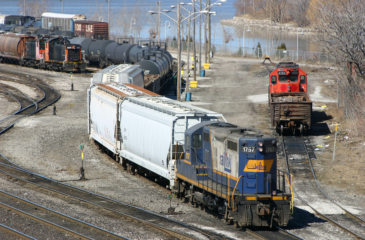 RLK 1757 pulls down the lead as RLK 1201 and 1359 wait their turn.